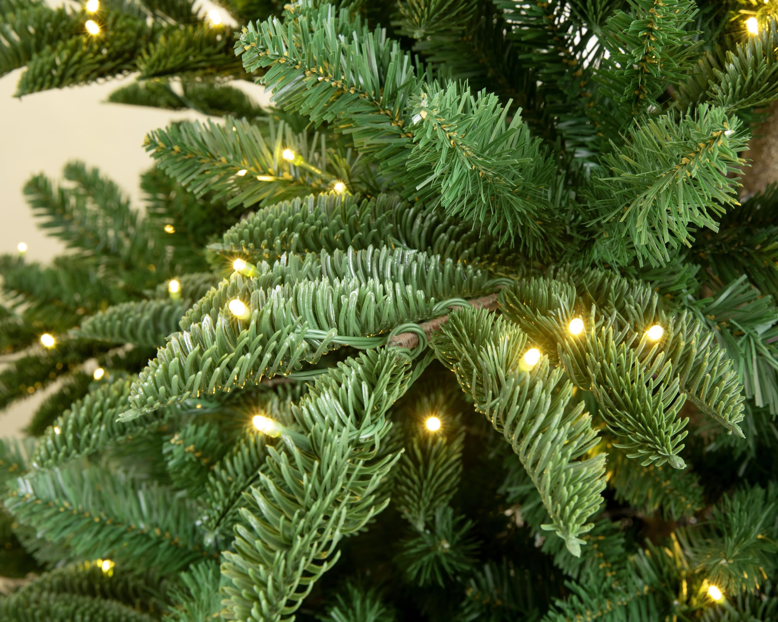 Appalachian Mountain Fraser Fir Artificial Christmas Tree (5ft Prelit)