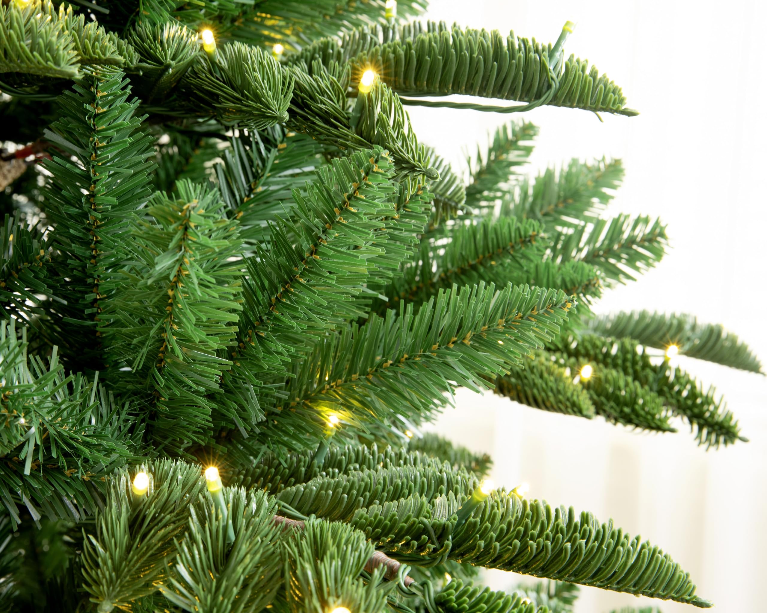 Appalachian Mountain Fraser Fir Artificial Christmas Tree (5ft Prelit)