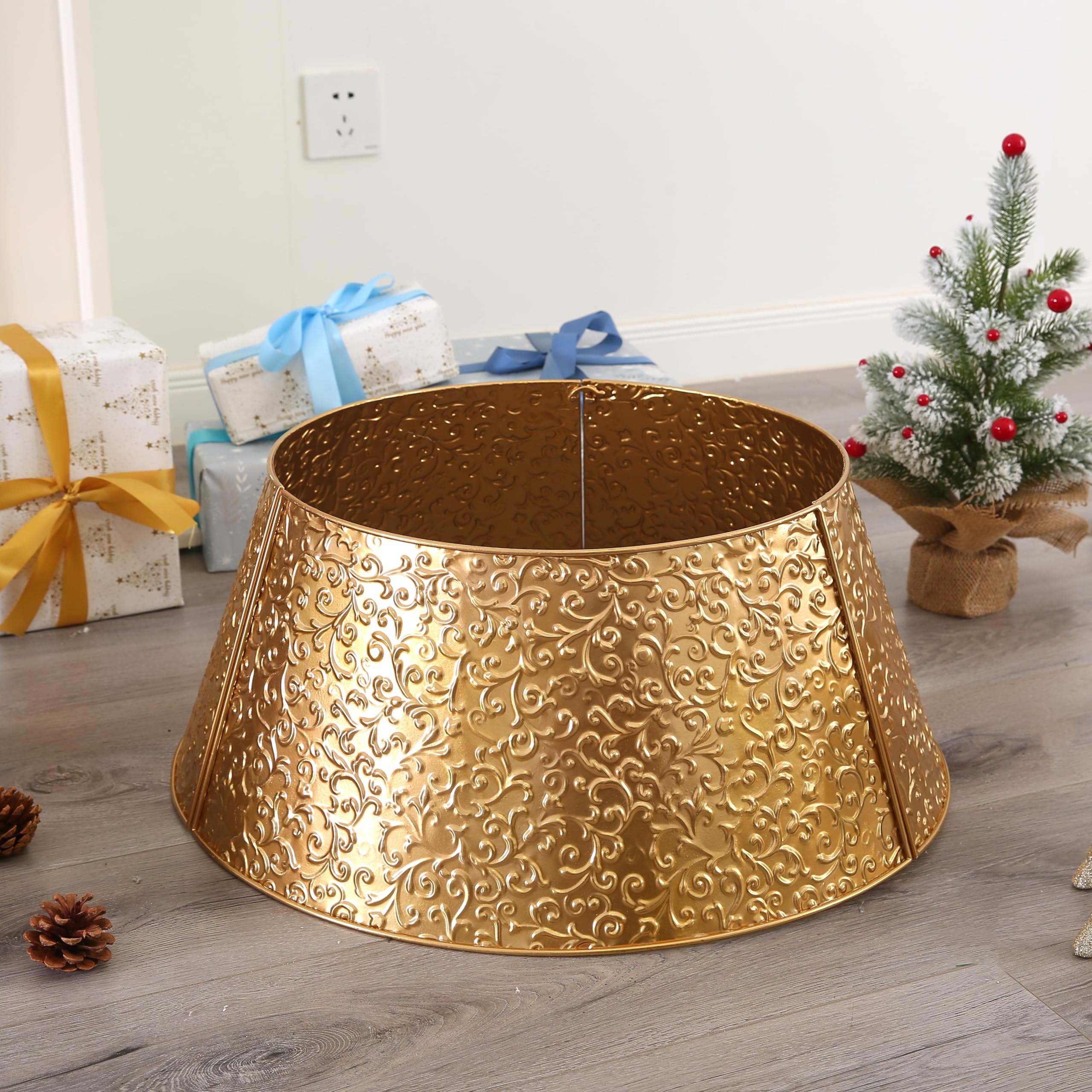 Embossed Round Metal Christmas Tree Collar