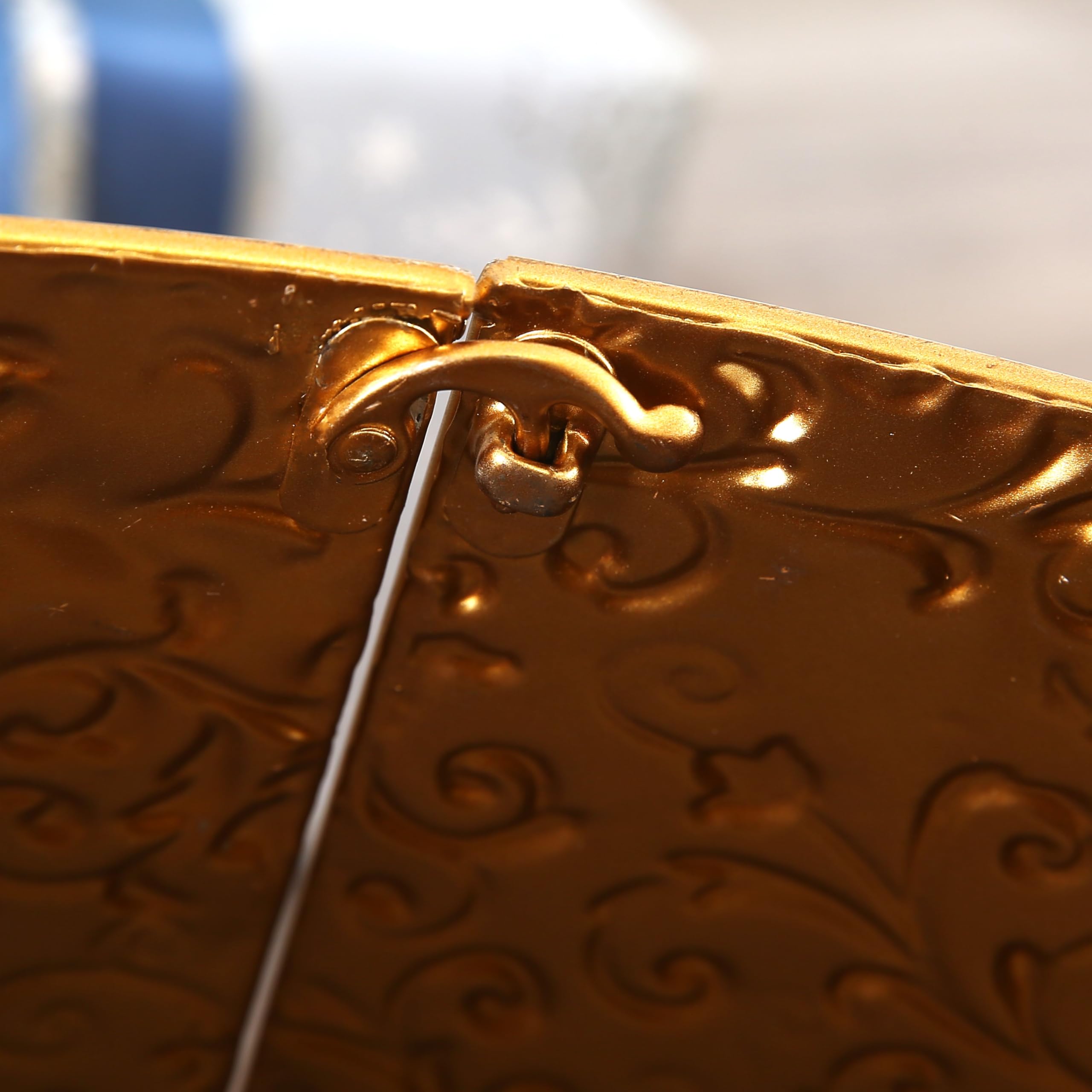 Embossed Round Metal Christmas Tree Collar