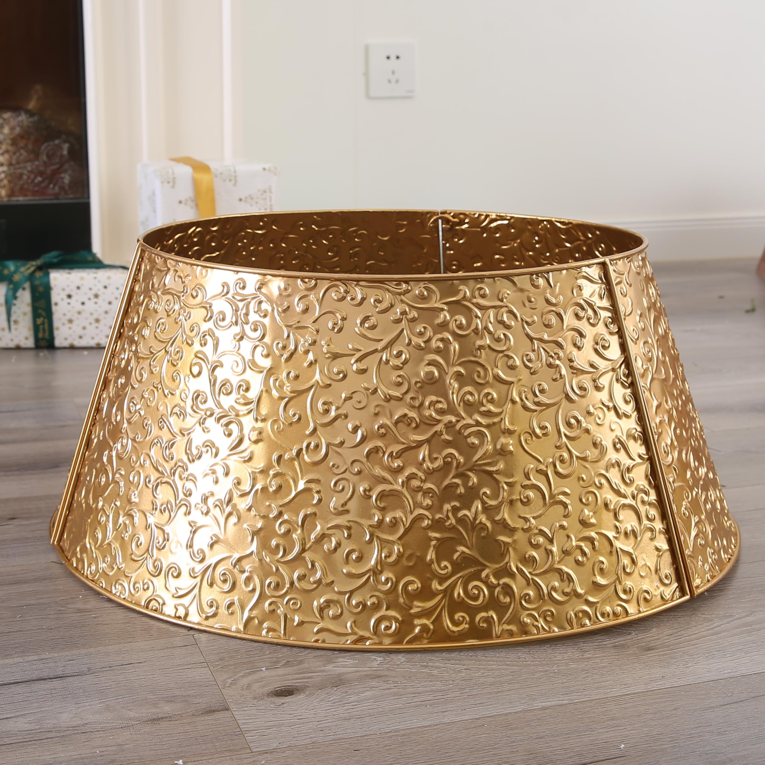 Embossed Round Metal Christmas Tree Collar