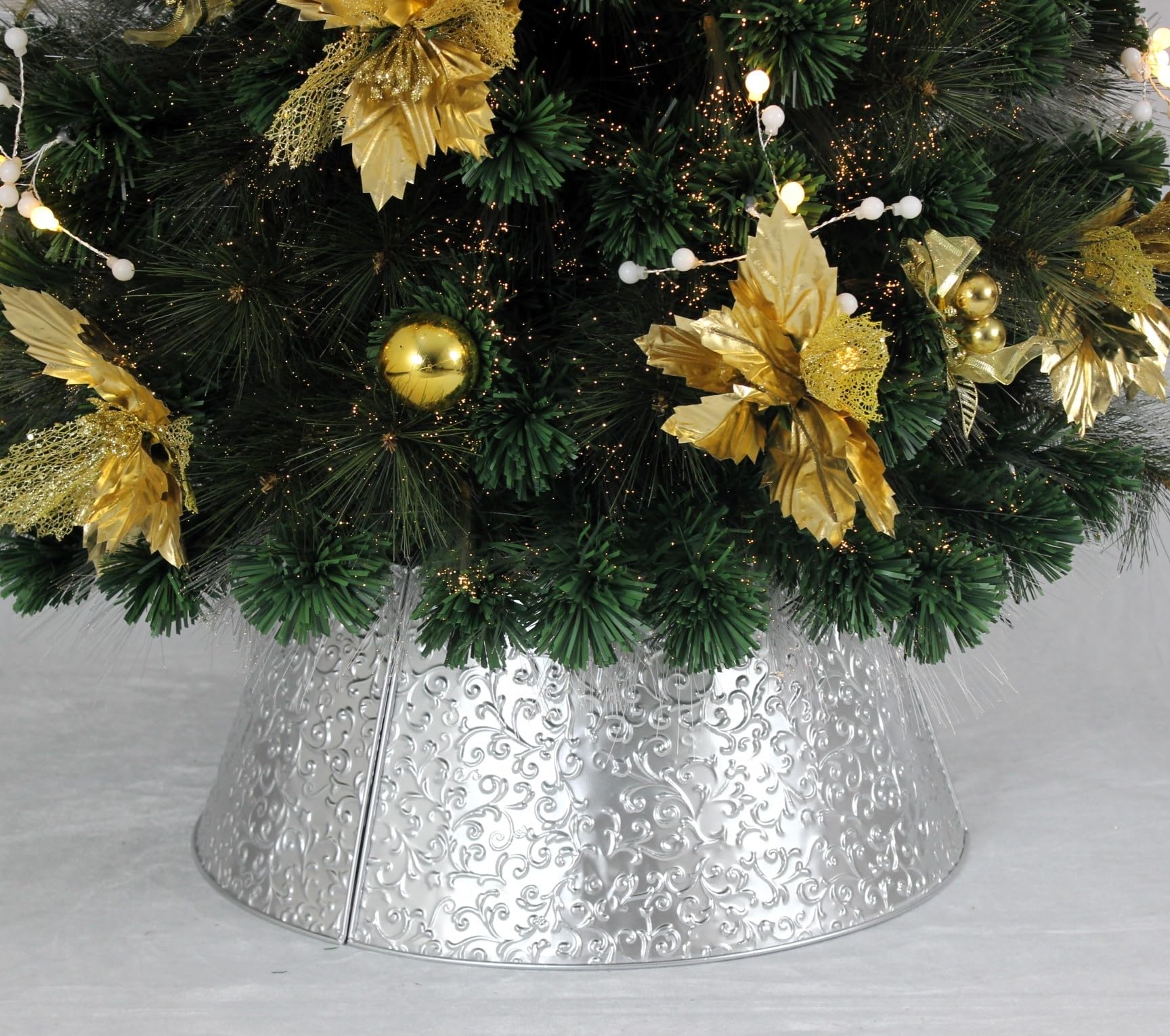 Embossed Round Metal Christmas Tree Collar