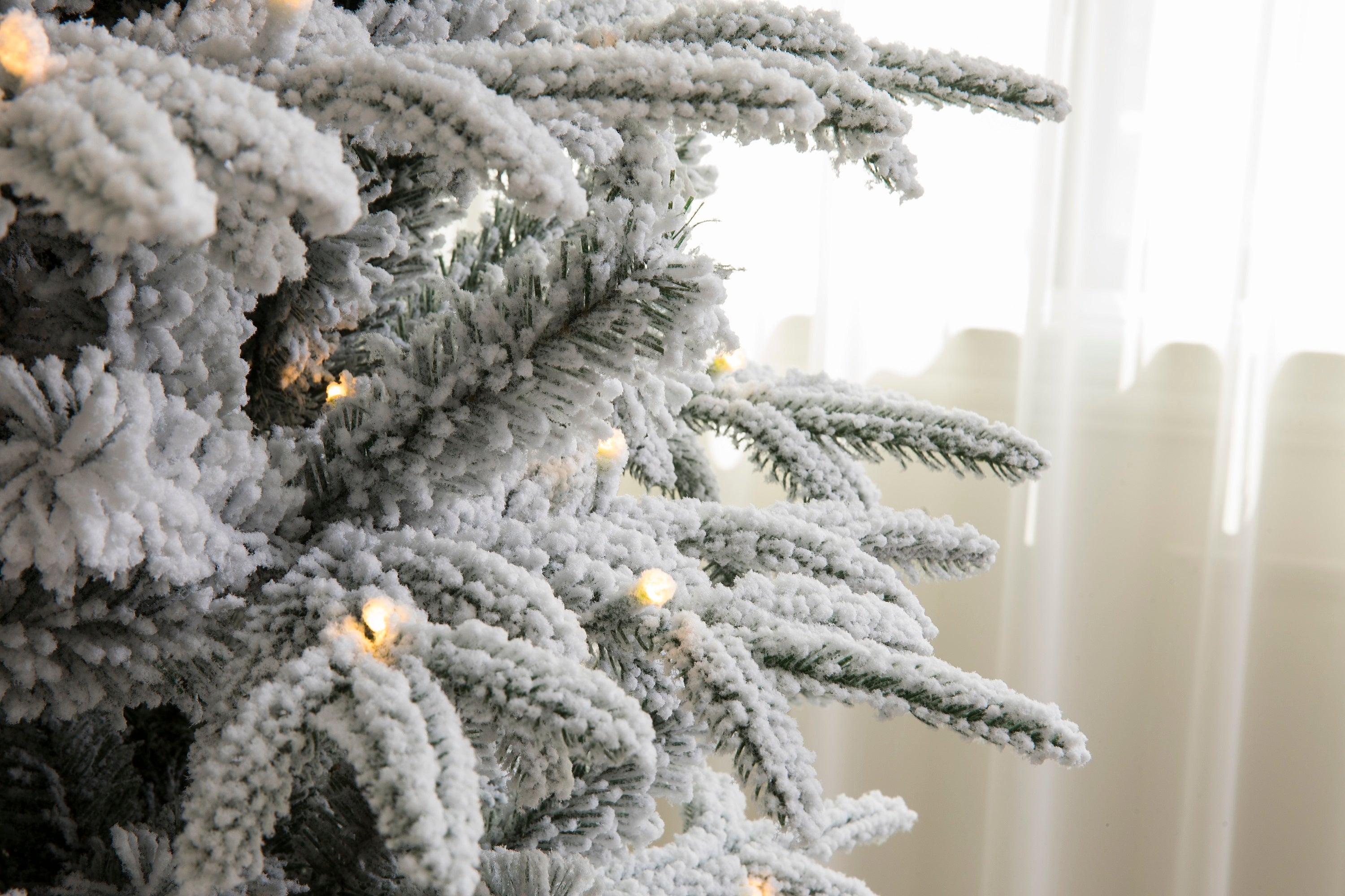 Snowy Forest Spruce Flocked Artificial Christmas Tree Pre-lit