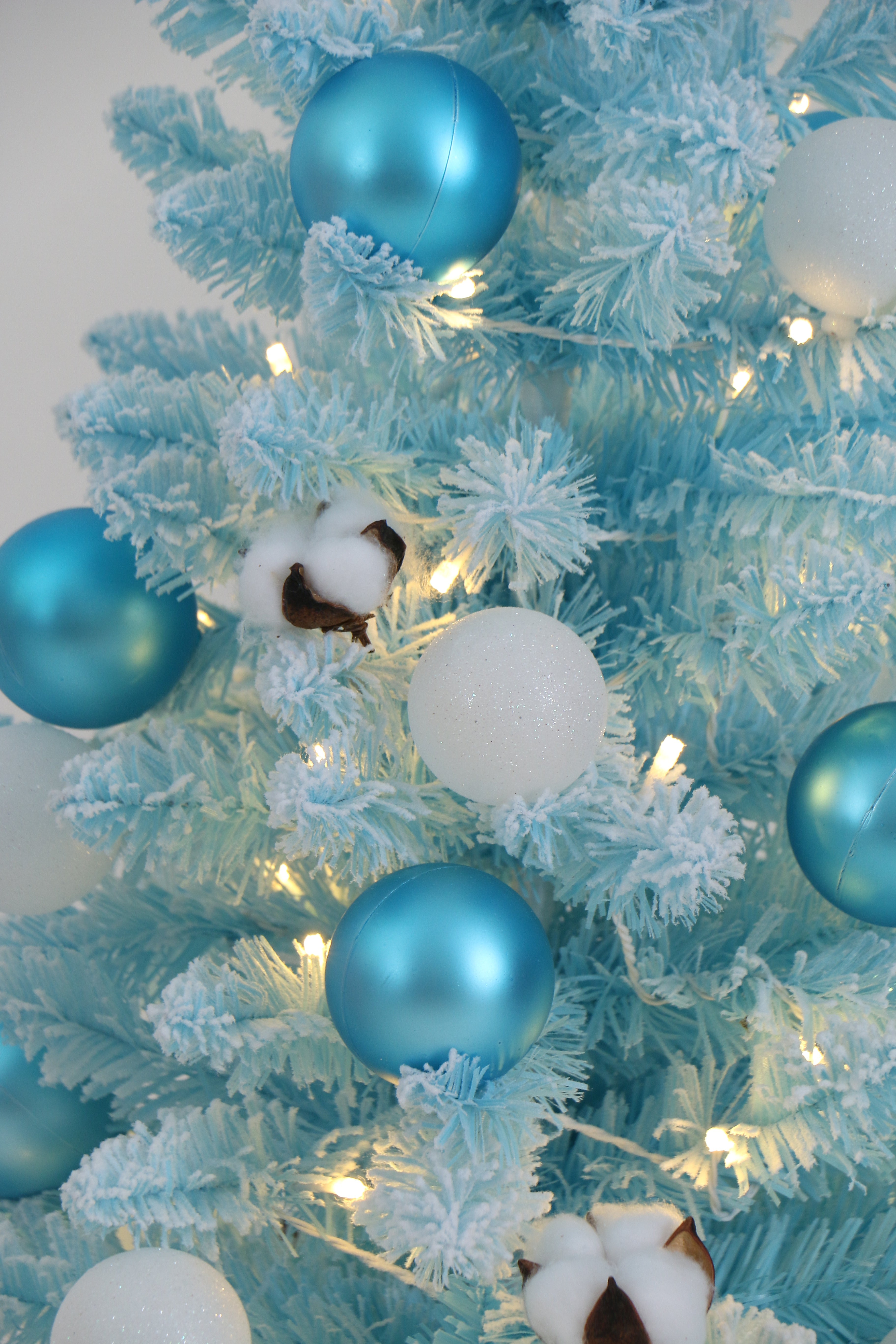 2Ft Little Potted Blue Tabletop Christmas Tree Pre-lit (Blue, 24in)