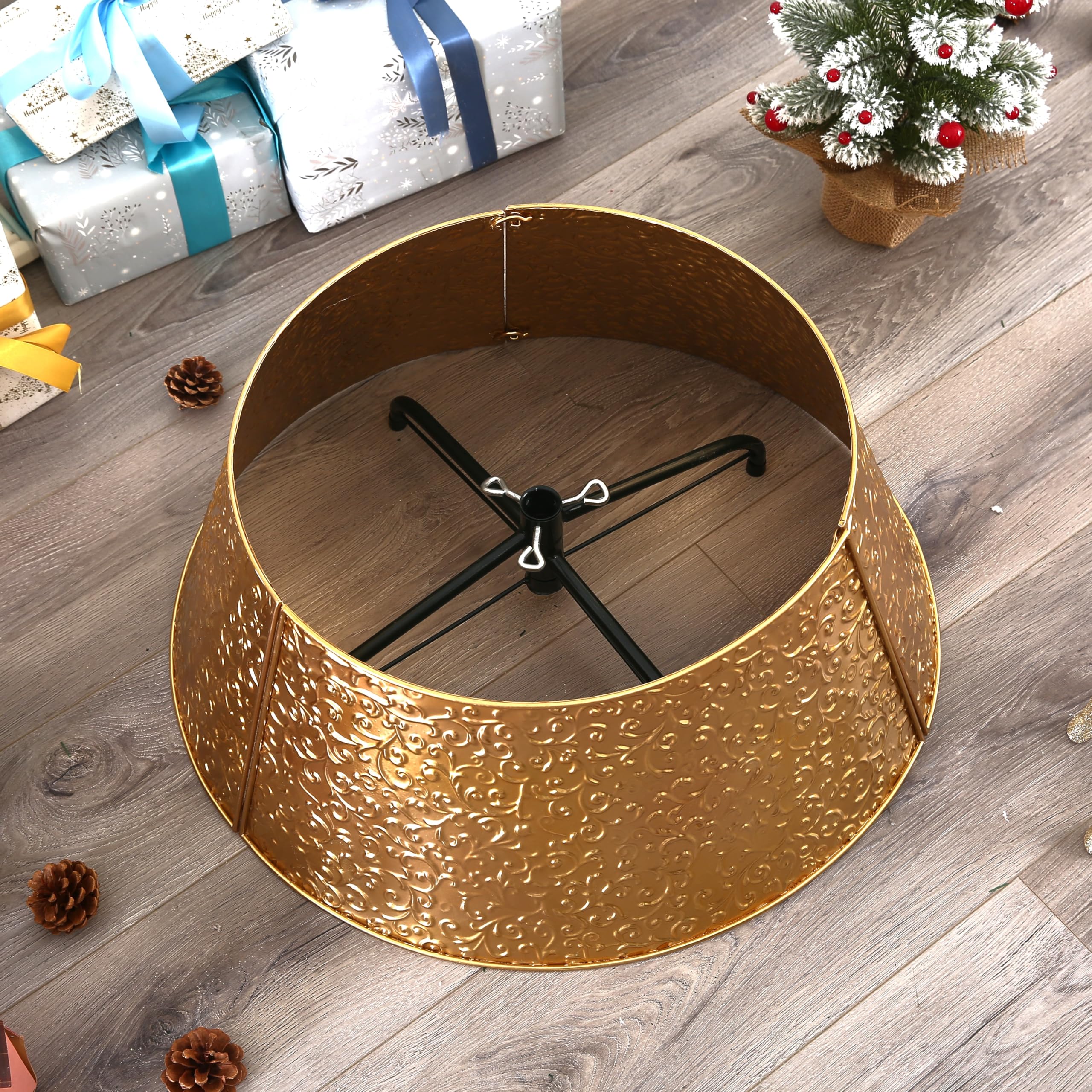 Embossed Round Metal Christmas Tree Collar